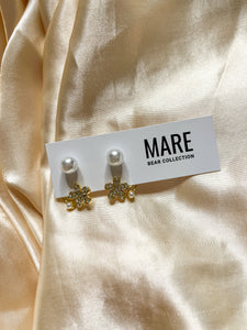 “Effortless” Gold Studs