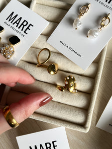 “Upper East Side” Gold Ring
